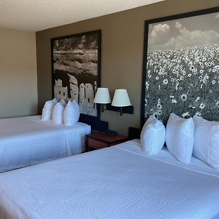 Super 8 by Wyndham Colorado Springs Airport Exterior foto