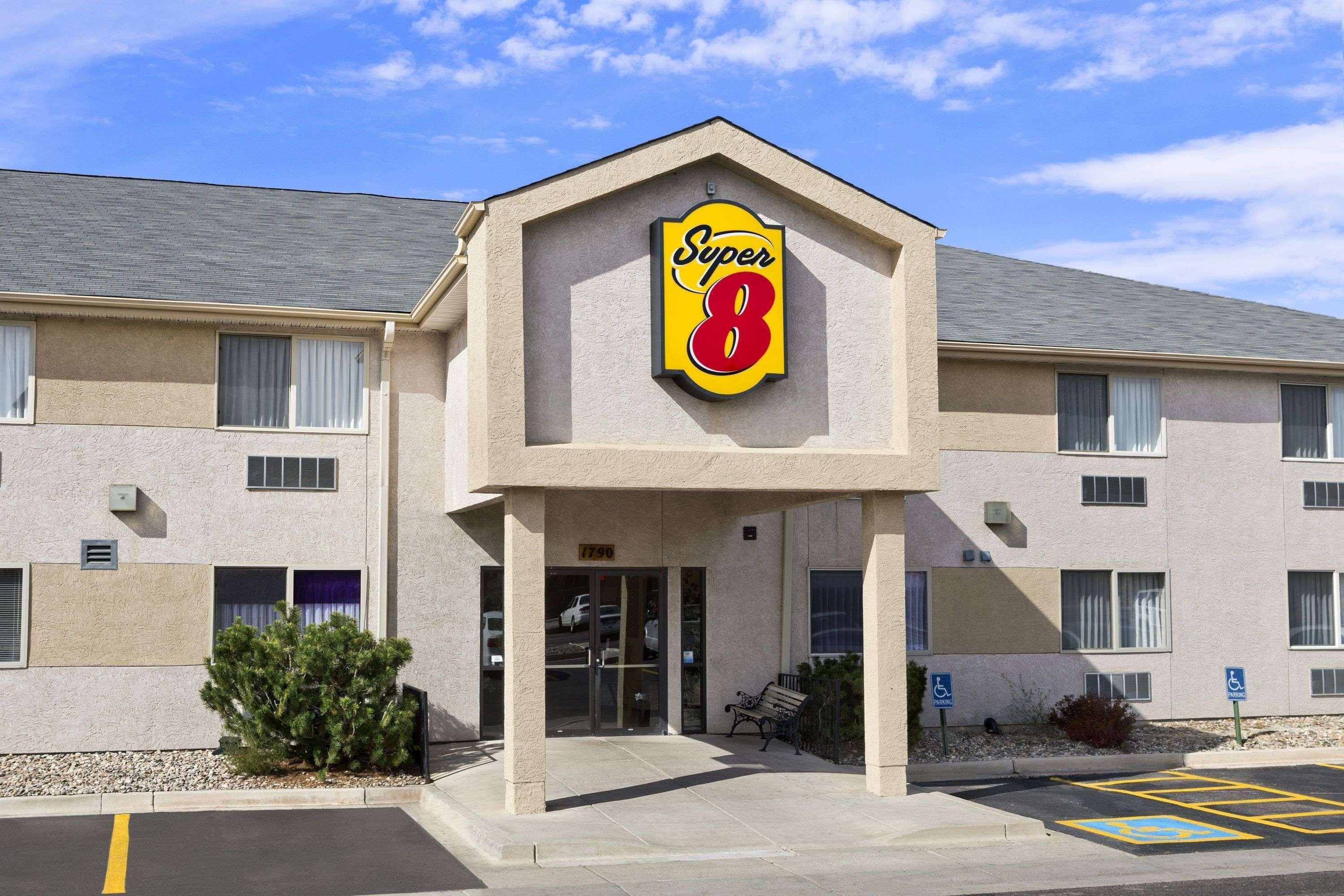 Super 8 by Wyndham Colorado Springs Airport Exterior foto
