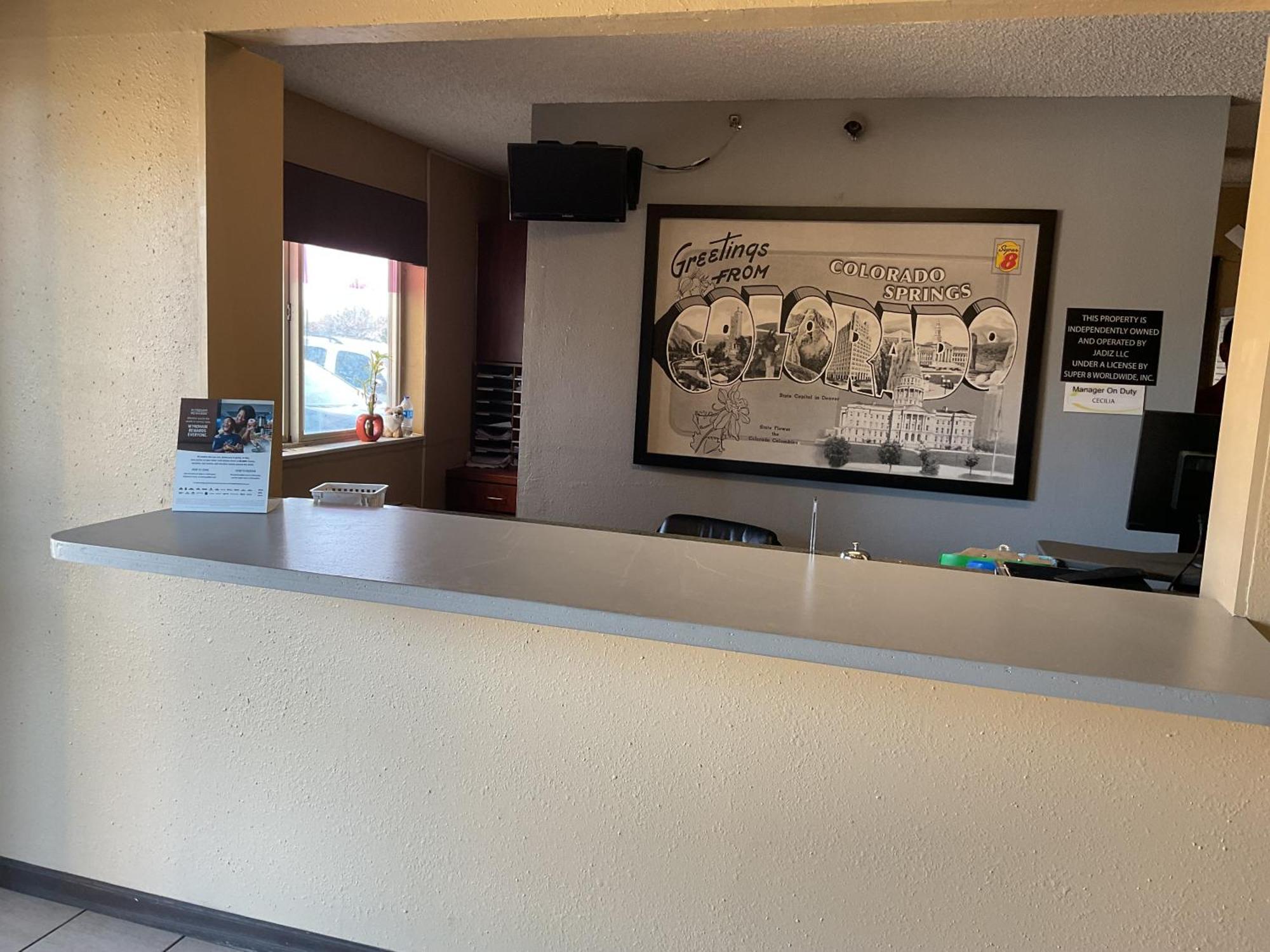 Super 8 by Wyndham Colorado Springs Airport Exterior foto